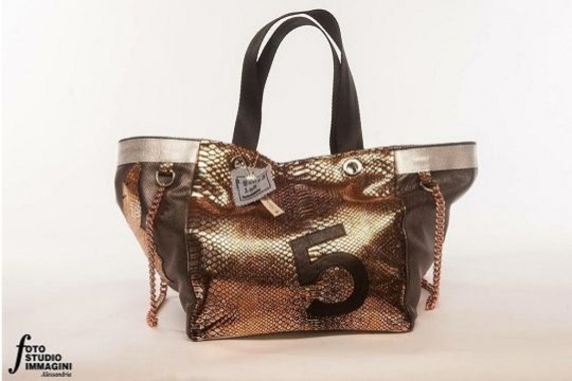 Cube Butterfly Rock - cm 30x30