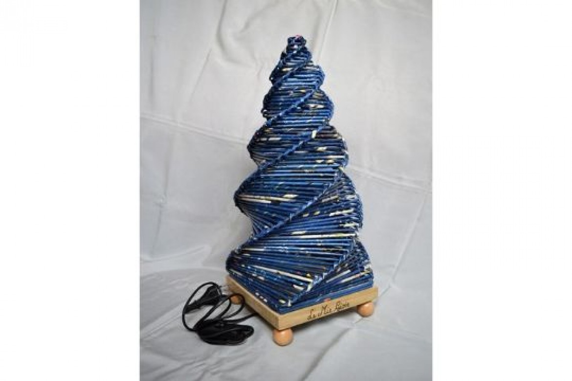 Una spirale di lucde - Intreccio di cannucce - cm 20x20x45