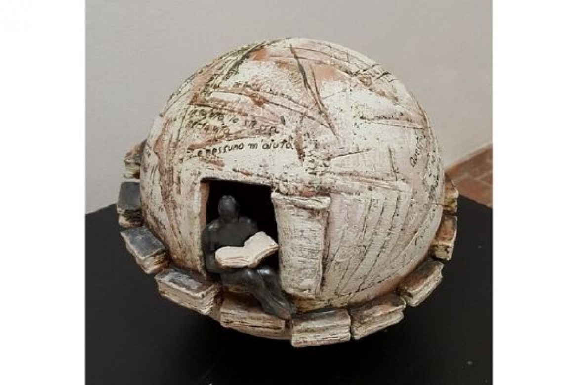 Omaggio ai poeti - Ceramica semire, ingobbi,ossidi,smalti - sfera cm 28 - € 350.00