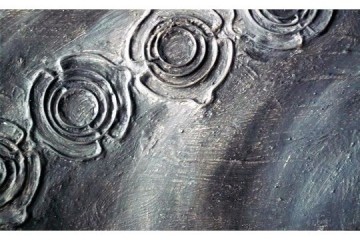 U1D3R b - scultura di cemento e plastica riciclata - cm 60x30x6 - € 300.00